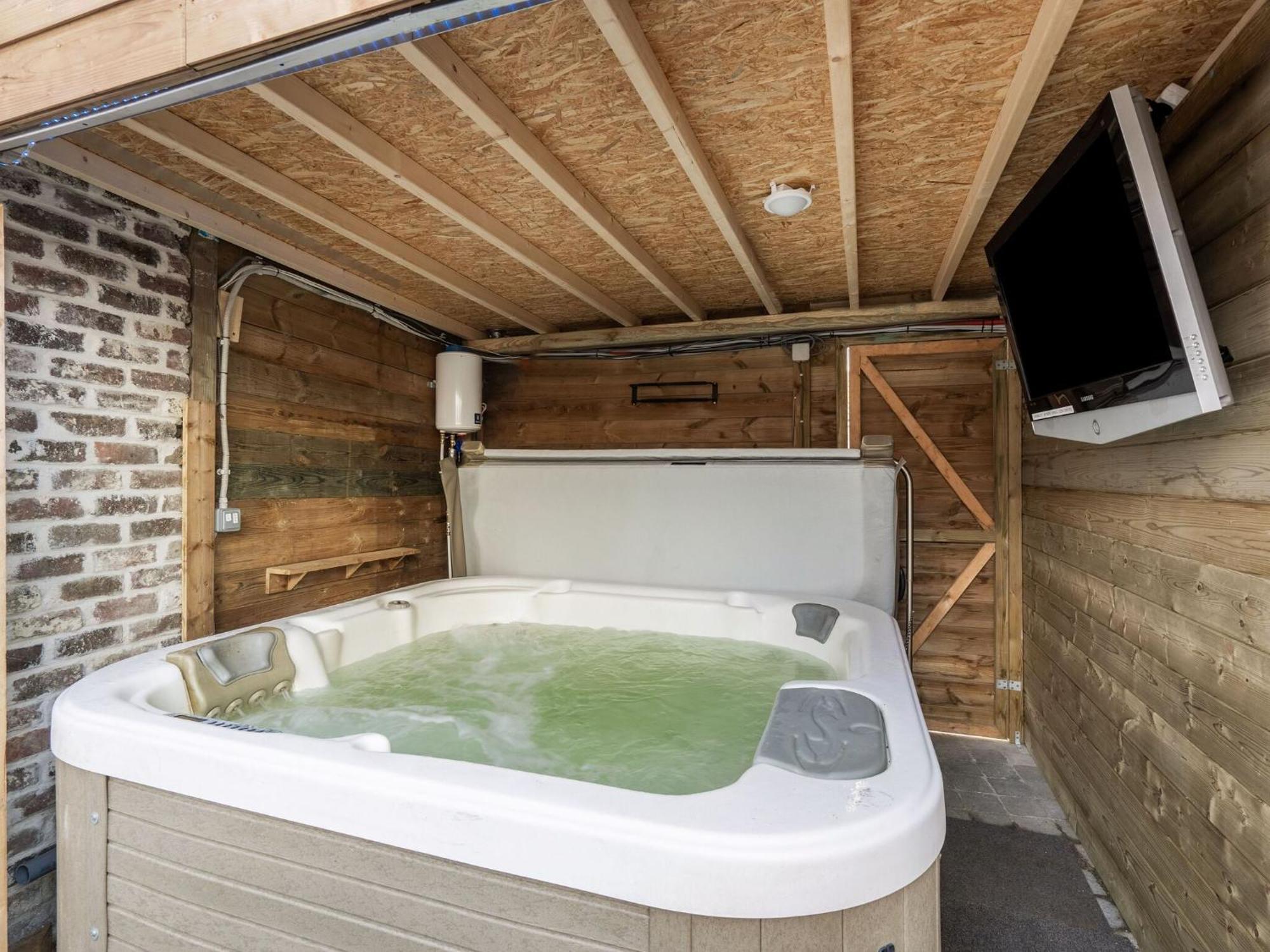 Tasteful Holiday Home In Loppem With Jacuzzi Экстерьер фото